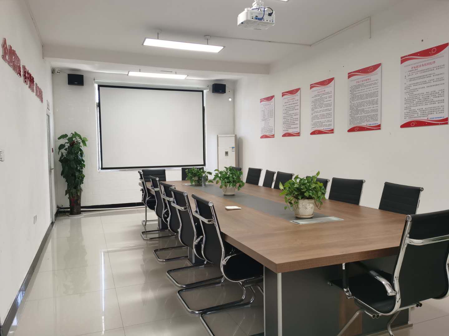 隆安分公司會議室(圖1)